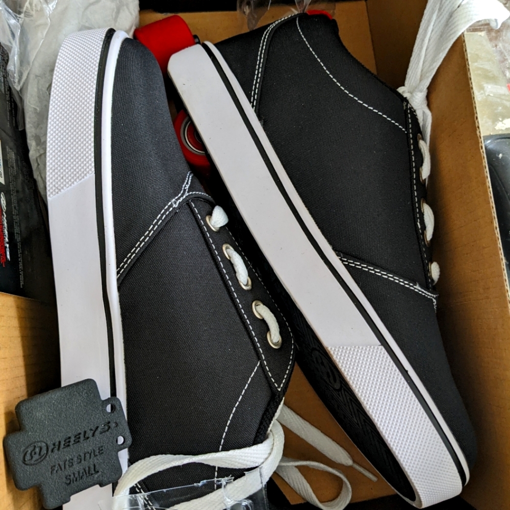 Brand New Heelys Size 5